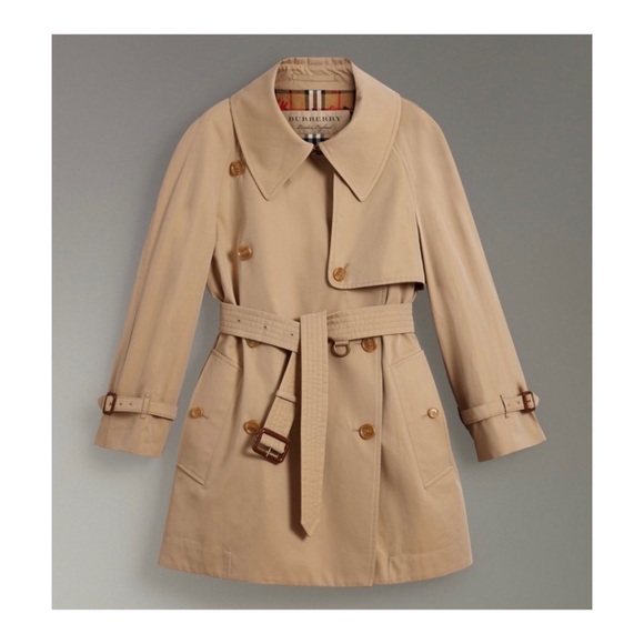 Burberry - Exaggerated Collar Trench Coat in Honey - Picture 2 of 15